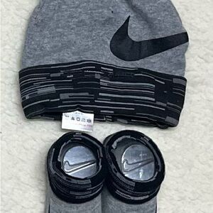 Nike Gray and Black Baby Hat and Beanie Set Size 0-6 months